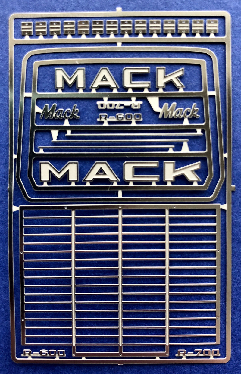 DM-2562 Mack Truck Grille